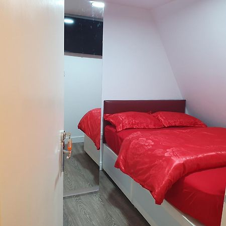 Amh Hotel - Greenford Station Northolt  Esterno foto